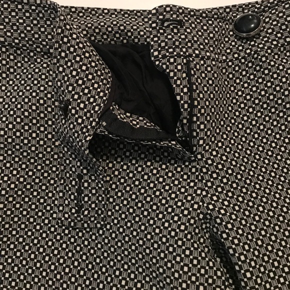 Ann Taylor, Lindsay Patterned Short Capri Pants - Picture 4 of 6